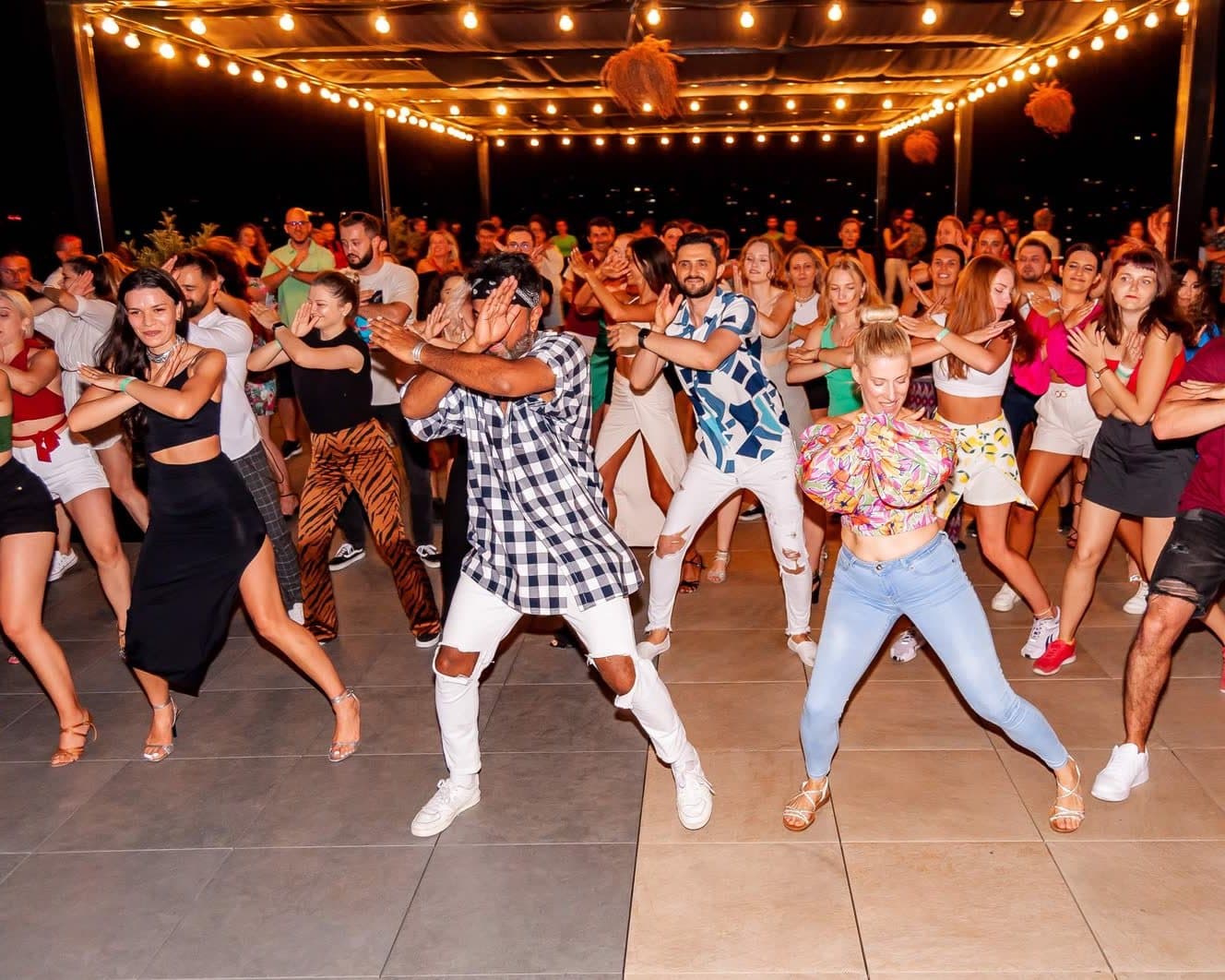 Ringul plin la o petrecere BAILArte, seara